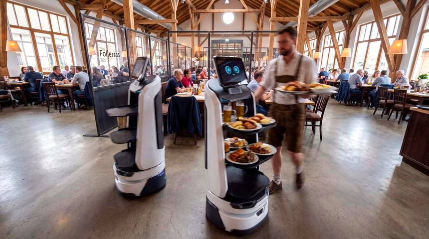 Service-Robotik im Einsatz
